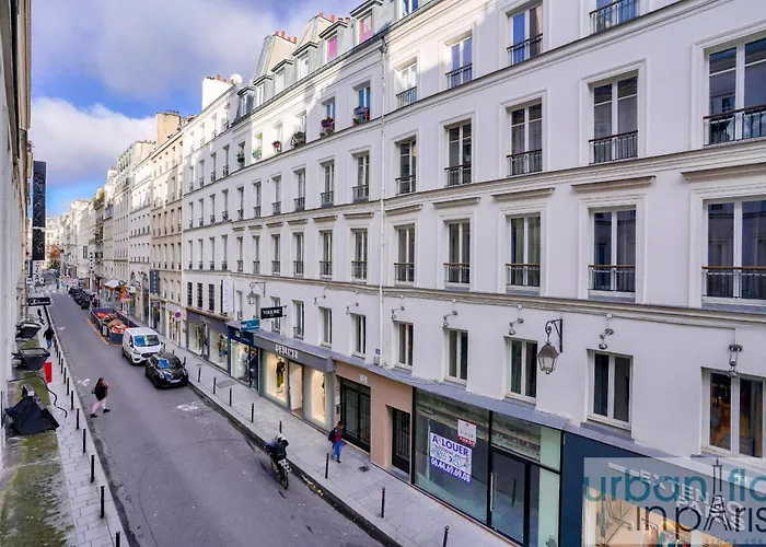 13 Luxury Flat Eiffel Design 2